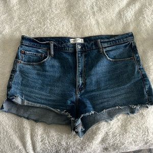 Abercrombie & Fitch Mom Short High Rise